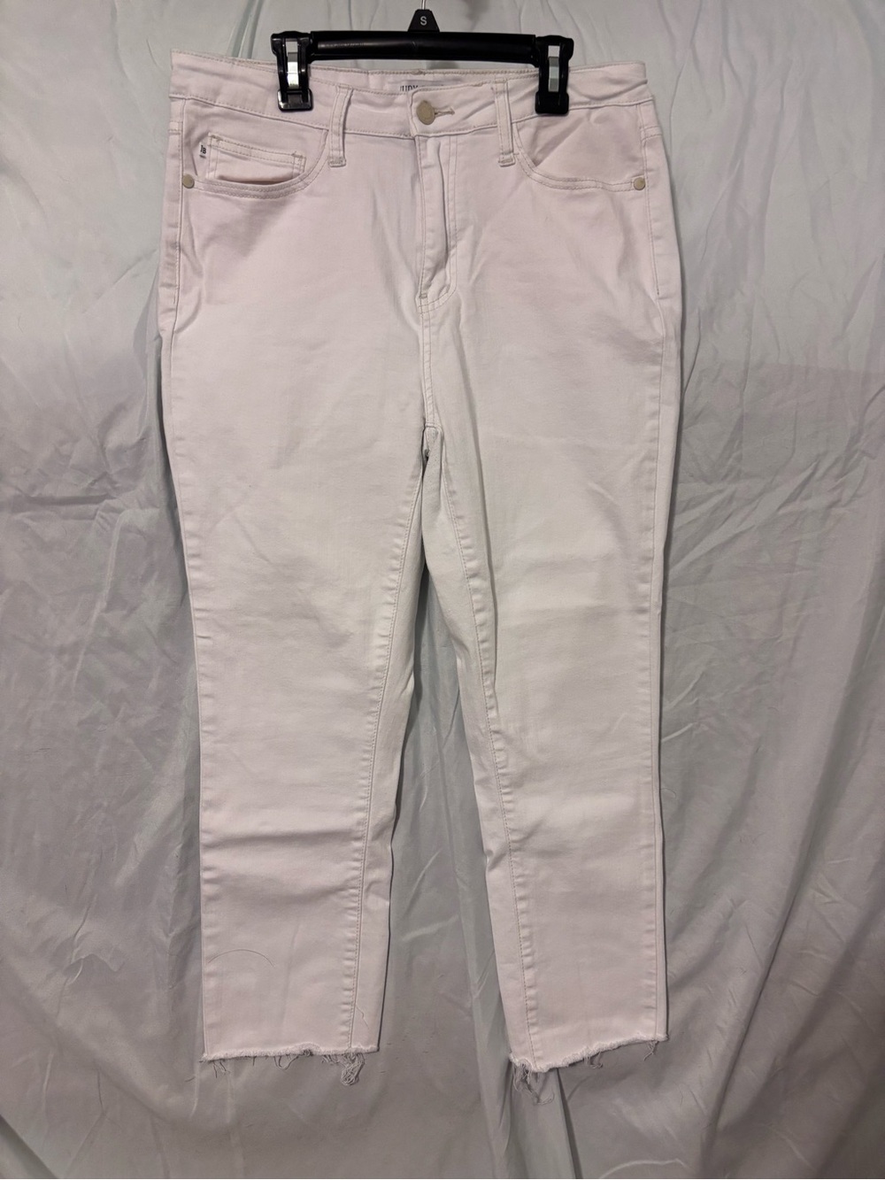 Judy Blue White Cropped Skinny Jeans with Frayed Ankles